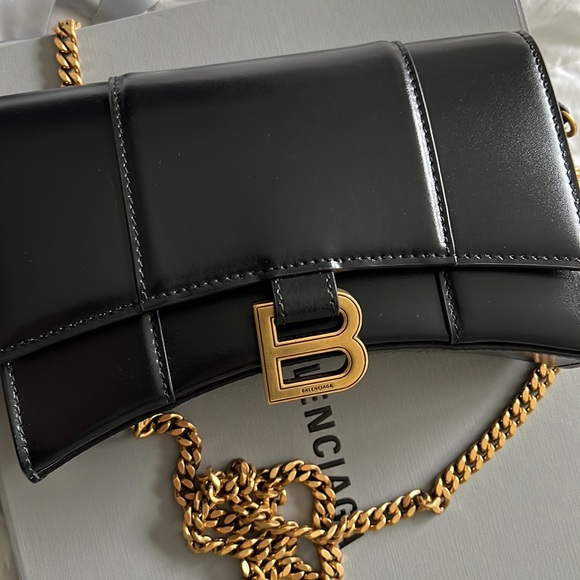 Balenciaga Hour Glass Wallet on Chain - Picture 6 of 6
